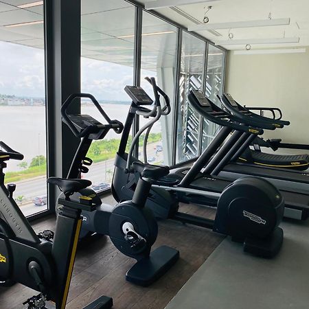 Noom Hotel Abidjan Plateau Buitenkant foto The gym at the hotel