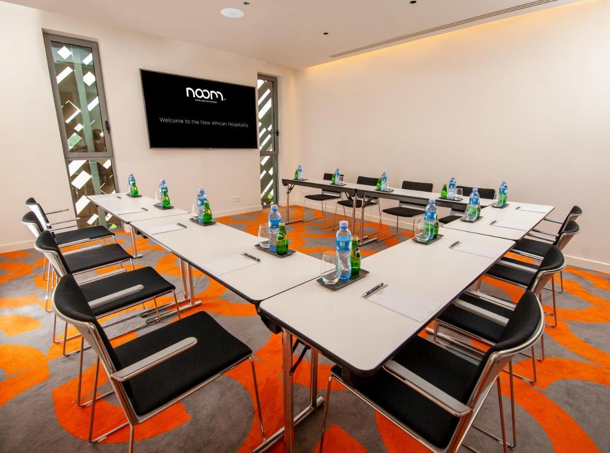 Noom Hotel Abidjan Plateau Buitenkant foto Meeting room