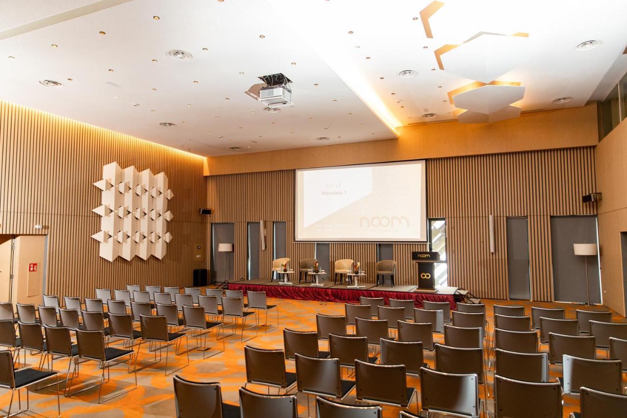 Noom Hotel Abidjan Plateau Buitenkant foto The main conference room