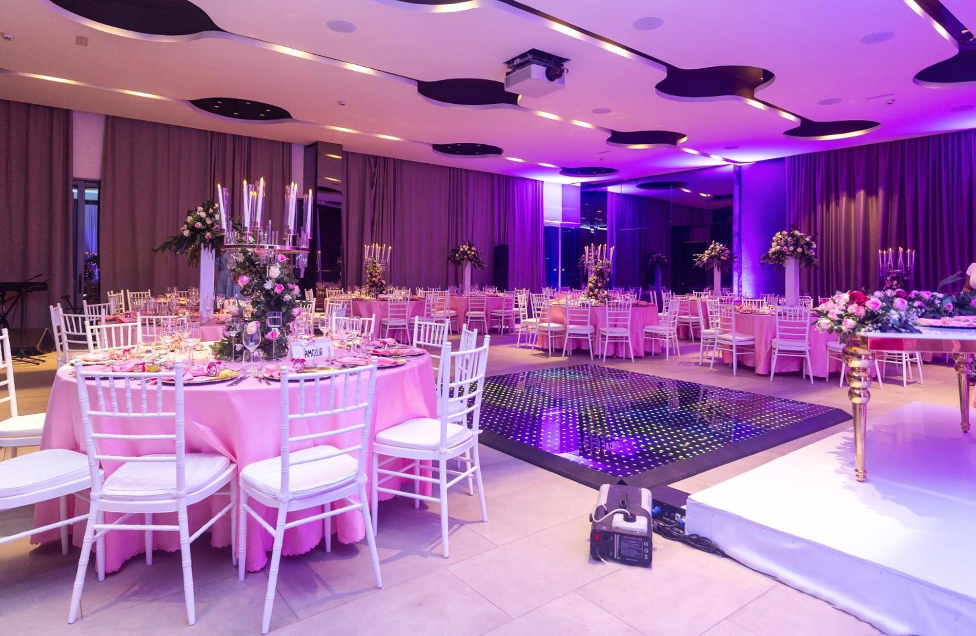 Noom Hotel Abidjan Plateau Buitenkant foto The ballroom